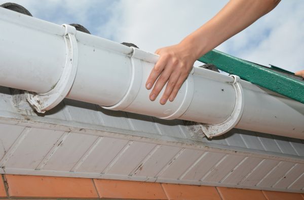 Cost of Gutter Reattachment in Homestead