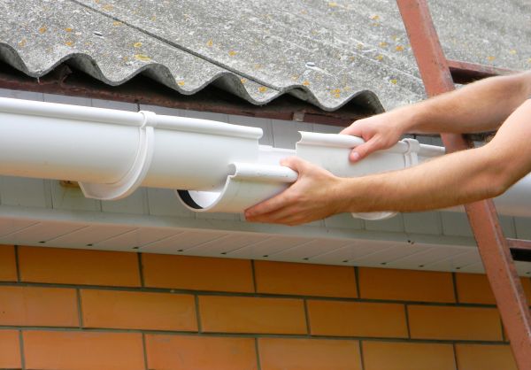 Cost of Gutter Hanging in Homestead
